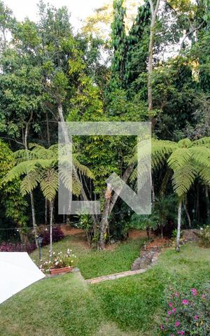 Casa de condomínio à venda com 442m², 4 quartos e 6 vagasvista