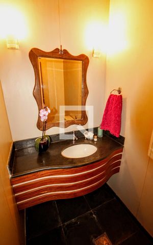 Casa de condomínio à venda com 442m², 4 quartos e 6 vagasLavabo