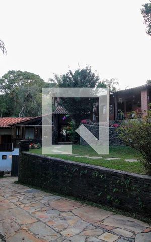Casa de condomínio à venda com 442m², 4 quartos e 6 vagasFachada
