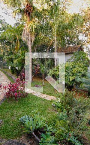 Casa de condomínio à venda com 442m², 4 quartos e 6 vagasvista