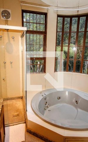 Casa de condomínio à venda com 442m², 4 quartos e 6 vagasbanheiro 2