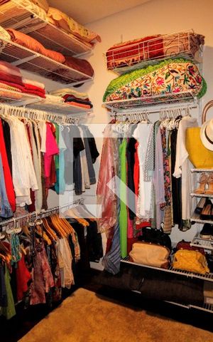 Casa de condomínio à venda com 442m², 4 quartos e 6 vagasCloset da suíte