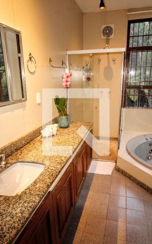 Casa de condomínio à venda com 442m², 4 quartos e 6 vagasbanheiro 2
