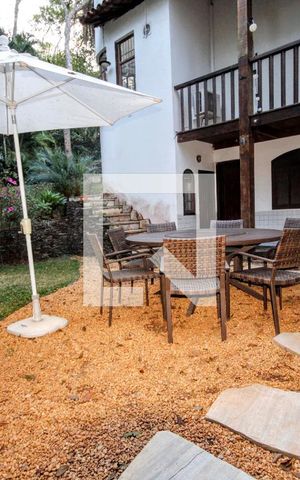 Casa de condomínio à venda com 442m², 4 quartos e 6 vagasQuintal