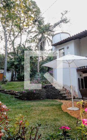 Casa de condomínio à venda com 442m², 4 quartos e 6 vagasFachada