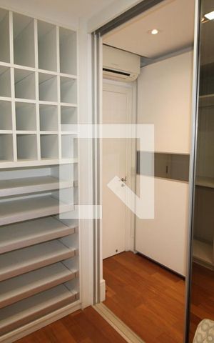 Apartamento à venda com 320m², 4 quartos e 6 vagasSuíte 3 - Closet