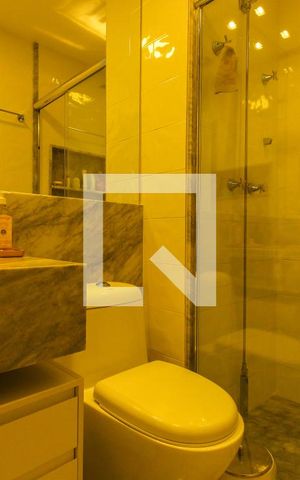 Apartamento à venda com 79m², 2 quartos e 1 vaga Apartamento à venda com 79m², 2 quartos e 1 vagaBanheiro