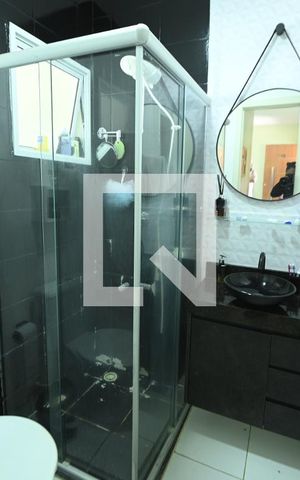 Casa de condomínio à venda com 55m², 2 quartos e 2 vagasBanheiro 