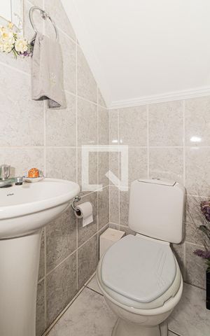 Casa à venda com 98m², 3 quartos e 2 vagas Casa à venda com 98m², 3 quartos e 2 vagasLavabo