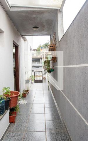 Casa à venda com 166m², 4 quartos e 4 vagas Casa à venda com 166m², 4 quartos e 4 vagasCorredor