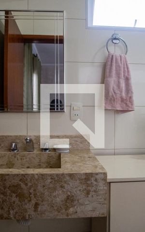 Casa à venda com 166m², 4 quartos e 4 vagas Casa à venda com 166m², 4 quartos e 4 vagasBanheiro da Suíte