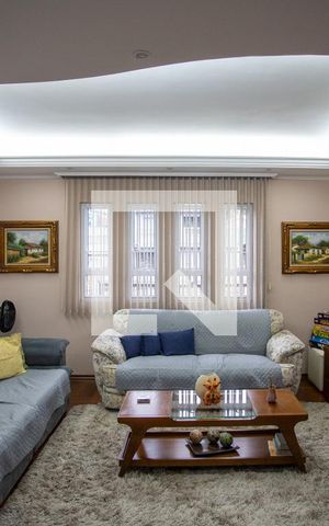 Casa à venda com 166m², 4 quartos e 4 vagas Casa à venda com 166m², 4 quartos e 4 vagasSala