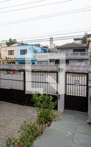 Casa à venda com 166m², 4 quartos e 4 vagas Casa à venda com 166m², 4 quartos e 4 vagasÁrea comum