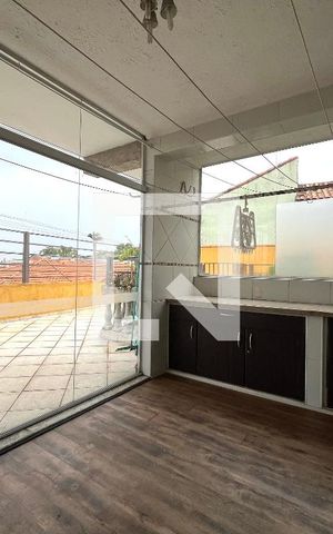 Casa à venda com 600m², 6 quartos e 5 vagas Casa à venda com 600m², 6 quartos e 5 vagasÁrea de Serviço