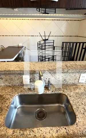 Casa à venda com 600m², 6 quartos e 5 vagas Casa à venda com 600m², 6 quartos e 5 vagasCozinha