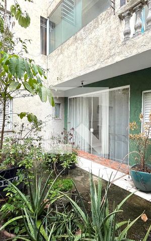 Casa à venda com 600m², 6 quartos e 5 vagas Casa à venda com 600m², 6 quartos e 5 vagasÁrea externa