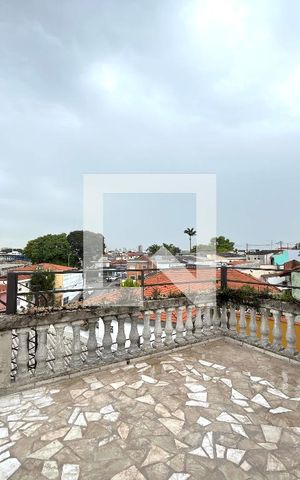 Casa à venda com 600m², 6 quartos e 5 vagas Casa à venda com 600m², 6 quartos e 5 vagasÁrea externa