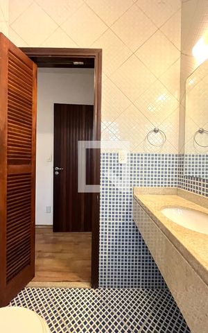 Casa à venda com 600m², 6 quartos e 5 vagas Casa à venda com 600m², 6 quartos e 5 vagasBanheiro da Suíte 2
