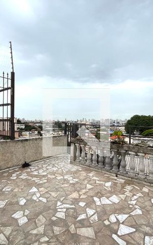 Casa à venda com 600m², 6 quartos e 5 vagas Casa à venda com 600m², 6 quartos e 5 vagasÁrea externa