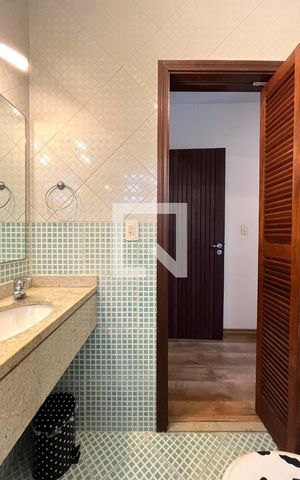 Casa à venda com 600m², 6 quartos e 5 vagas Casa à venda com 600m², 6 quartos e 5 vagasBanheiro da Suíte 1
