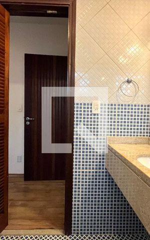 Casa à venda com 600m², 6 quartos e 5 vagas Casa à venda com 600m², 6 quartos e 5 vagasBanheiro da Suíte 2