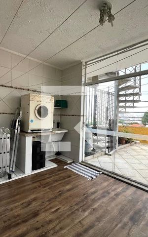 Casa à venda com 600m², 6 quartos e 5 vagas Casa à venda com 600m², 6 quartos e 5 vagasÁrea de Serviço