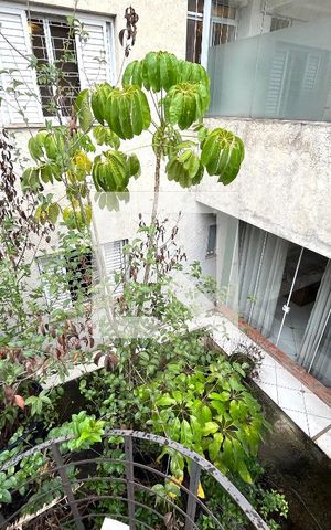 Casa à venda com 600m², 6 quartos e 5 vagas Casa à venda com 600m², 6 quartos e 5 vagasÁrea externa