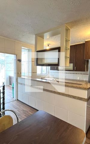 Casa à venda com 600m², 6 quartos e 5 vagas Casa à venda com 600m², 6 quartos e 5 vagasCozinha