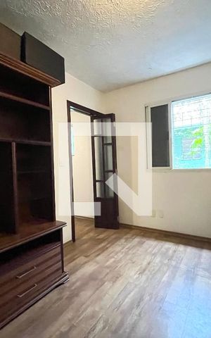 Casa à venda com 600m², 6 quartos e 5 vagas Casa à venda com 600m², 6 quartos e 5 vagasQuarto 5
