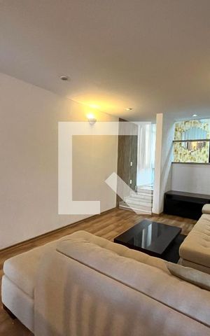 Casa à venda com 600m², 6 quartos e 5 vagas Casa à venda com 600m², 6 quartos e 5 vagasSala