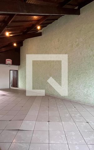 Casa à venda com 600m², 6 quartos e 5 vagas Casa à venda com 600m², 6 quartos e 5 vagasSótão