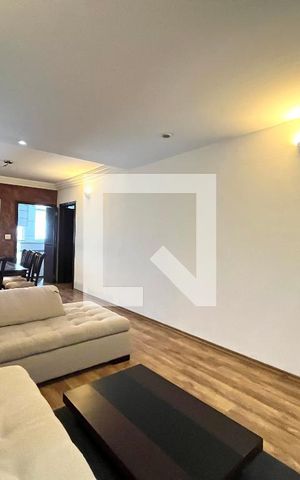 Casa à venda com 600m², 6 quartos e 5 vagas Casa à venda com 600m², 6 quartos e 5 vagasSala