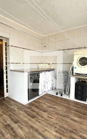 Casa à venda com 600m², 6 quartos e 5 vagas Casa à venda com 600m², 6 quartos e 5 vagasÁrea de Serviço