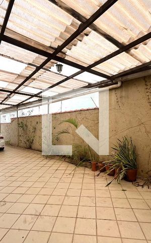 Casa à venda com 600m², 6 quartos e 5 vagas Casa à venda com 600m², 6 quartos e 5 vagasGaragem