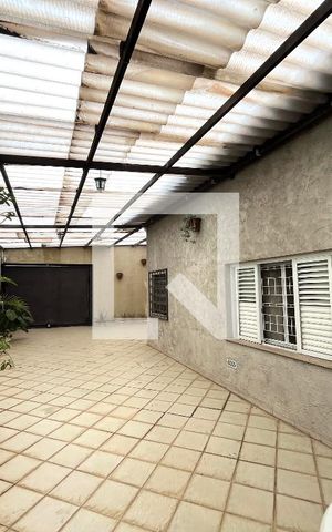 Casa à venda com 600m², 6 quartos e 5 vagas Casa à venda com 600m², 6 quartos e 5 vagasGaragem