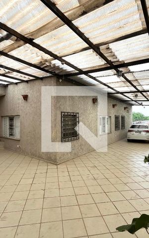 Casa à venda com 600m², 6 quartos e 5 vagas Casa à venda com 600m², 6 quartos e 5 vagasGaragem