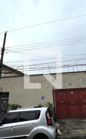Casa à venda com 600m², 6 quartos e 5 vagas Casa à venda com 600m², 6 quartos e 5 vagasFachada