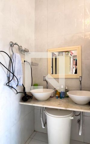 Casa à venda com 350m², 4 quartos e 2 vagas Casa à venda com 350m², 4 quartos e 2 vagasBanheiro do quarto 1
