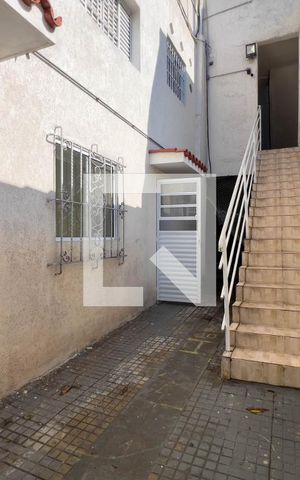 Casa à venda com 350m², 4 quartos e 2 vagas Casa à venda com 350m², 4 quartos e 2 vagasQuintal e área de serviço