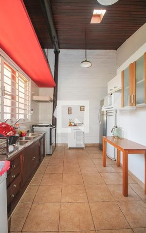 Casa à venda com 3000m², 4 quartos e 8 vagas Casa à venda com 3000m², 4 quartos e 8 vagasCozinha