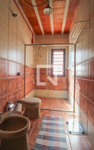 Casa à venda com 3000m², 4 quartos e 8 vagas Casa à venda com 3000m², 4 quartos e 8 vagasQuarto 4 Banheiro