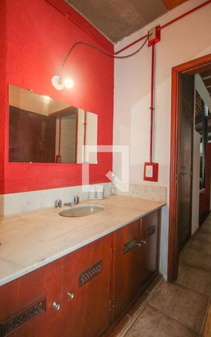 Casa à venda com 3000m², 4 quartos e 8 vagas Casa à venda com 3000m², 4 quartos e 8 vagasQuarto 4 Banheiro