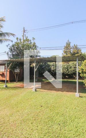 Casa à venda com 3000m², 4 quartos e 8 vagas Casa à venda com 3000m², 4 quartos e 8 vagasQuintal