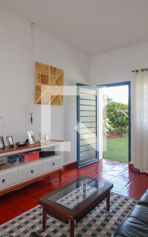 Casa à venda com 3000m², 4 quartos e 8 vagas Casa à venda com 3000m², 4 quartos e 8 vagasEdícula