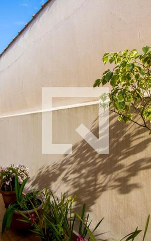 Casa à venda com 375m², 4 quartos e 5 vagas Casa à venda com 375m², 4 quartos e 5 vagasCorredor - Externo