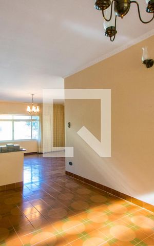 Casa à venda com 375m², 4 quartos e 5 vagas Casa à venda com 375m², 4 quartos e 5 vagasSala
