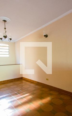 Casa à venda com 375m², 4 quartos e 5 vagas Casa à venda com 375m², 4 quartos e 5 vagasSala