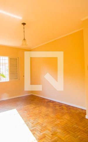 Casa à venda com 375m², 4 quartos e 5 vagas Casa à venda com 375m², 4 quartos e 5 vagasQuarto 2
