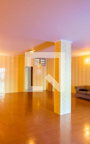 Casa à venda com 375m², 4 quartos e 5 vagas Casa à venda com 375m², 4 quartos e 5 vagasGaragem