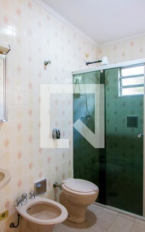 Casa à venda com 375m², 4 quartos e 5 vagas Casa à venda com 375m², 4 quartos e 5 vagasBanheiro social